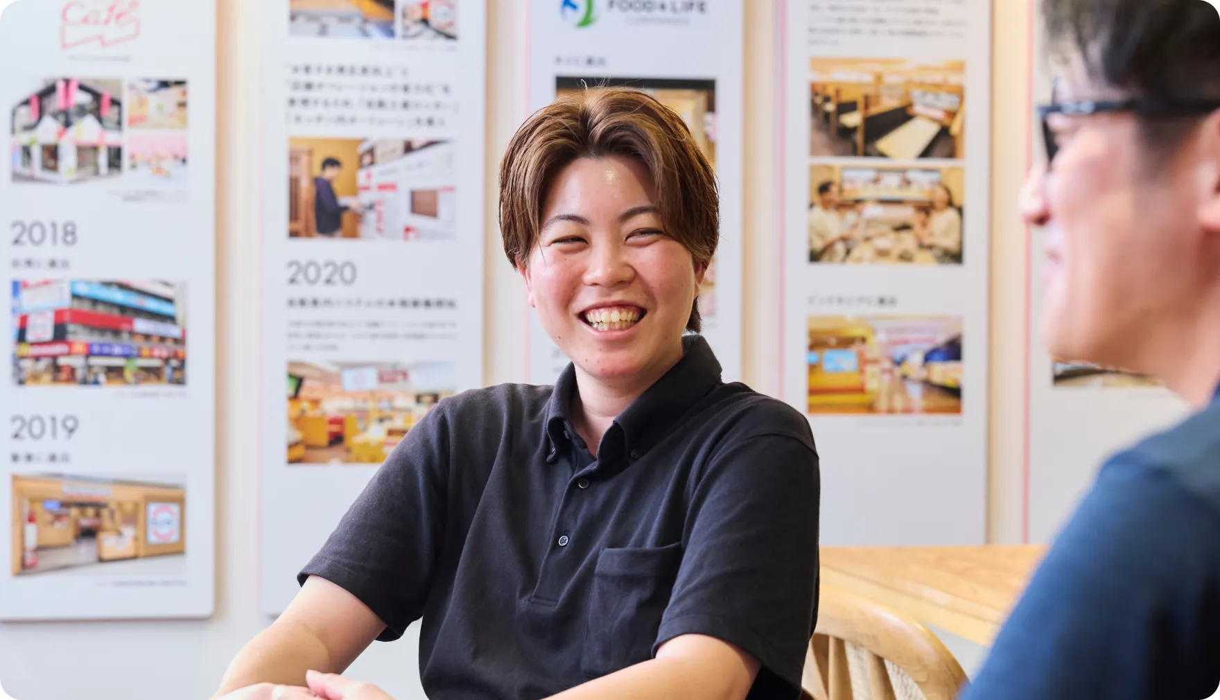 当時を振り返る川江